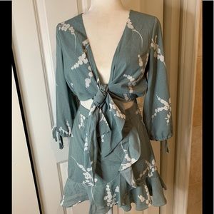 NWOT here comes the sun Tie In The Front Mini Dress👗